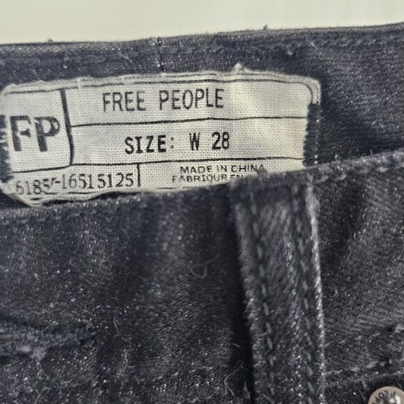 Free People Mid Rise Skinny Destroyed Ankle Jean in BlackWomen's Size 28 - Picture 5 of 6